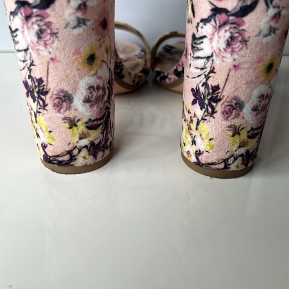 Steve Madden Carrson Floral Heel - Picture 4 of 7